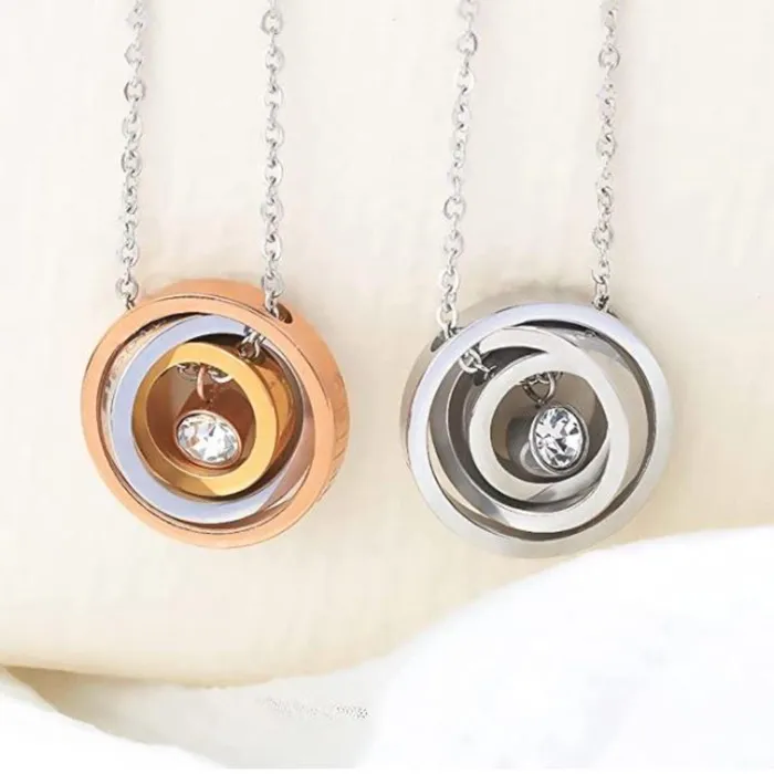 Cadenas de Mujer con Dije Mom y Zirconia Blanca Gold Shield Necklaces