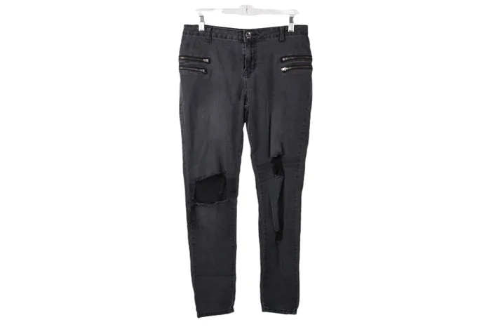 Cotton On Cotton On Ankle Grazer Black Distressed Jean 10 Necklaces