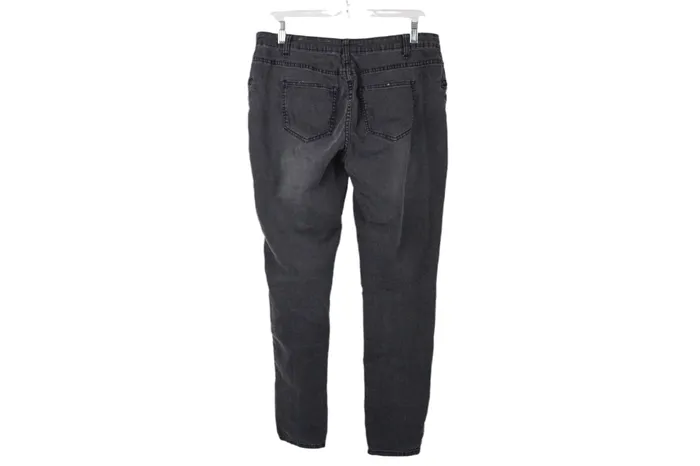 Cotton On Cotton On Ankle Grazer Black Distressed Jean 10 Necklaces
