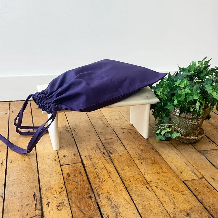DC Necklaces Studio Bench Bag with Cushion