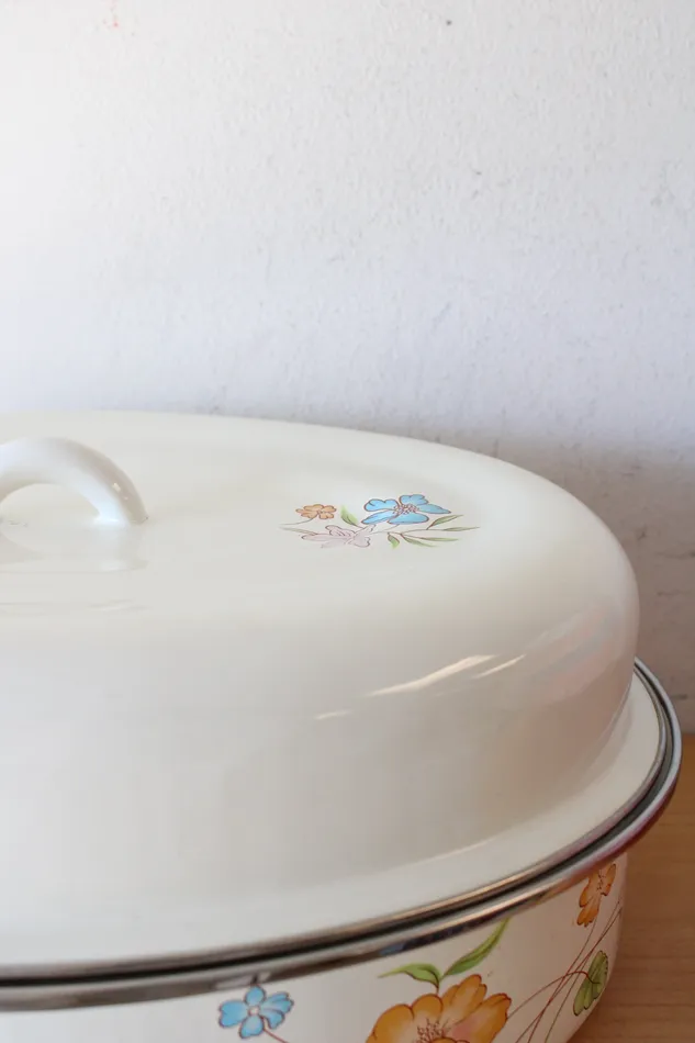 Jubilee Thrift Rings Vintage Floral Cream Enamel Large Roasting Pan