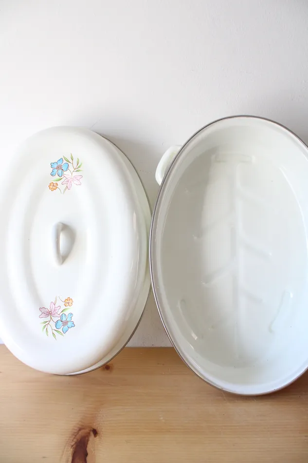 Jubilee Thrift Rings Vintage Floral Cream Enamel Large Roasting Pan