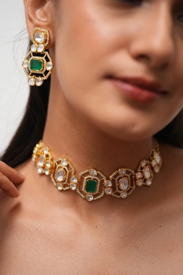 Attrangi PreStyled Sets Saloni Sleek Moissanite Gold Choker Set Attrangi PreStyled Sets Saloni Sleek Moissanite Gold Choker Set