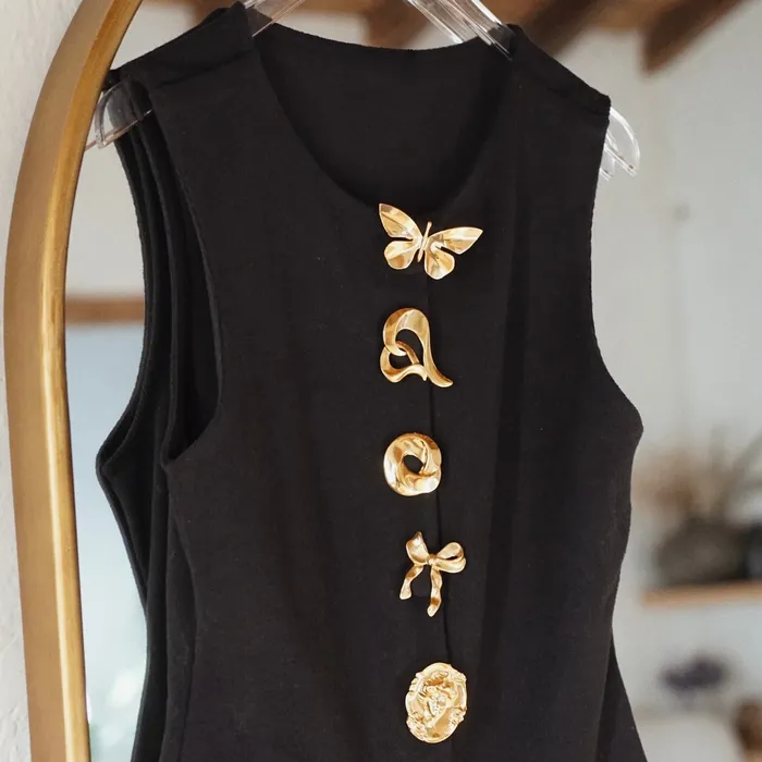 Necklaces Ellie Vail Darla Heart Brooch