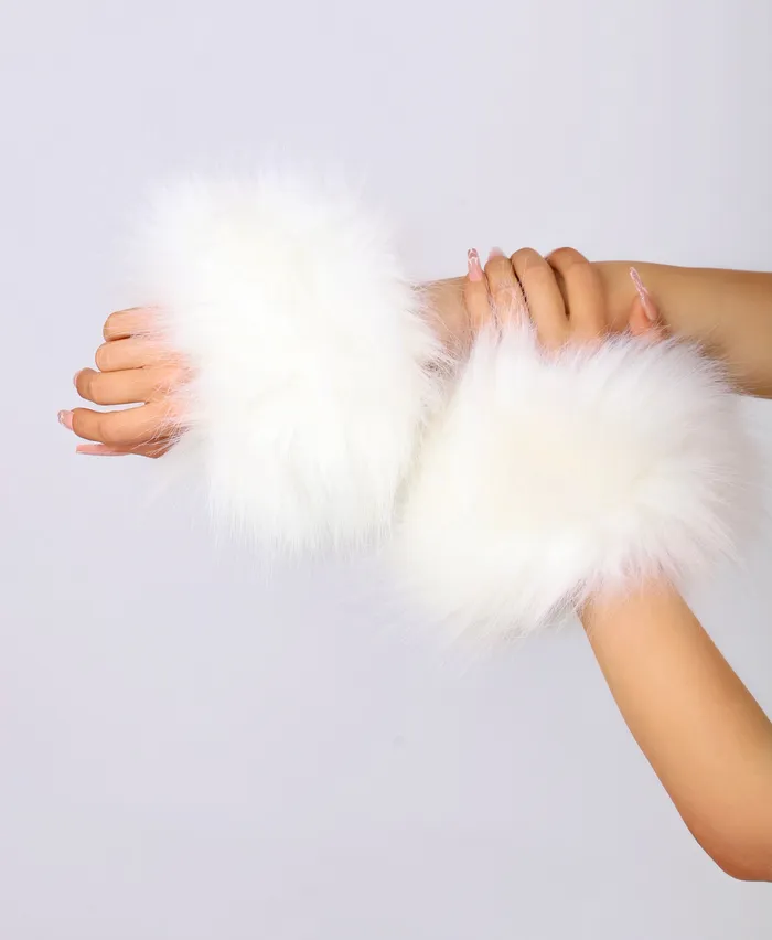 Rings THE LUMI SHOP Fuzzy White Wrist Cuffs