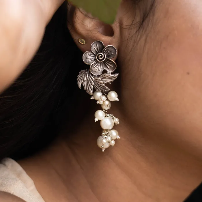 Teejh Earrings Teejh Kriva Floral Silver Oxidised Pearl Earring