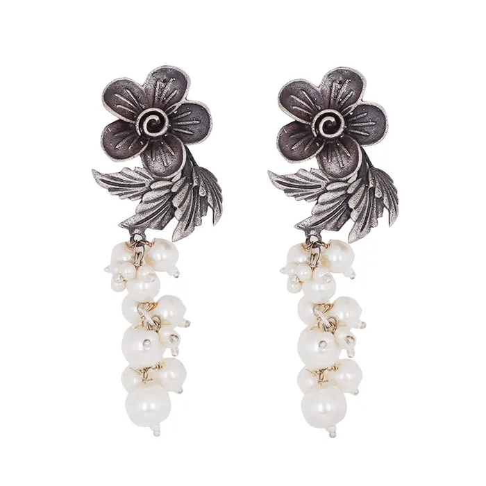 Teejh Earrings Teejh Kriva Floral Silver Oxidised Pearl Earring