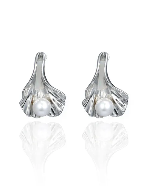 E886 Silver Shell with Pearl Earrings 02 Earrings