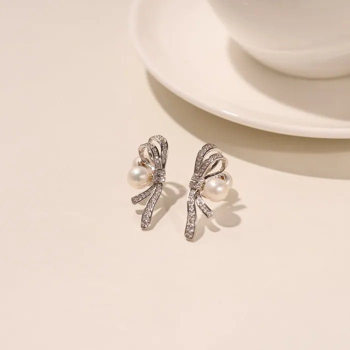 Pearly Lustre Earrings Freshwater Pearl Earrings WE00156 RIBBON