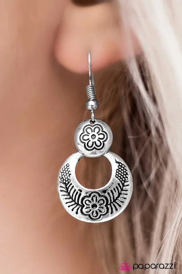 Paparazzi Earring Island Idol Silver Paparazzi Jewelry Earrings
