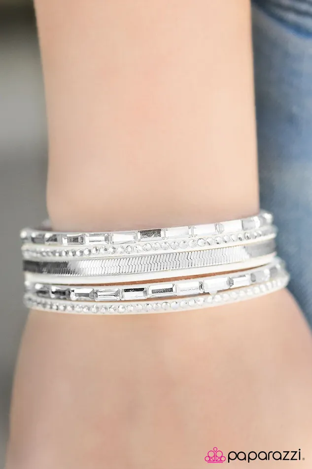 Paparazzi Jewelry Bracelets Paparazzi Bracelet Hit the Lights White
