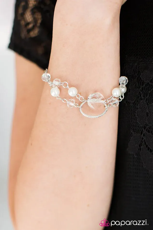 Paparazzi Jewelry Bracelets Paparazzi Bracelet Moonlit Beaches White