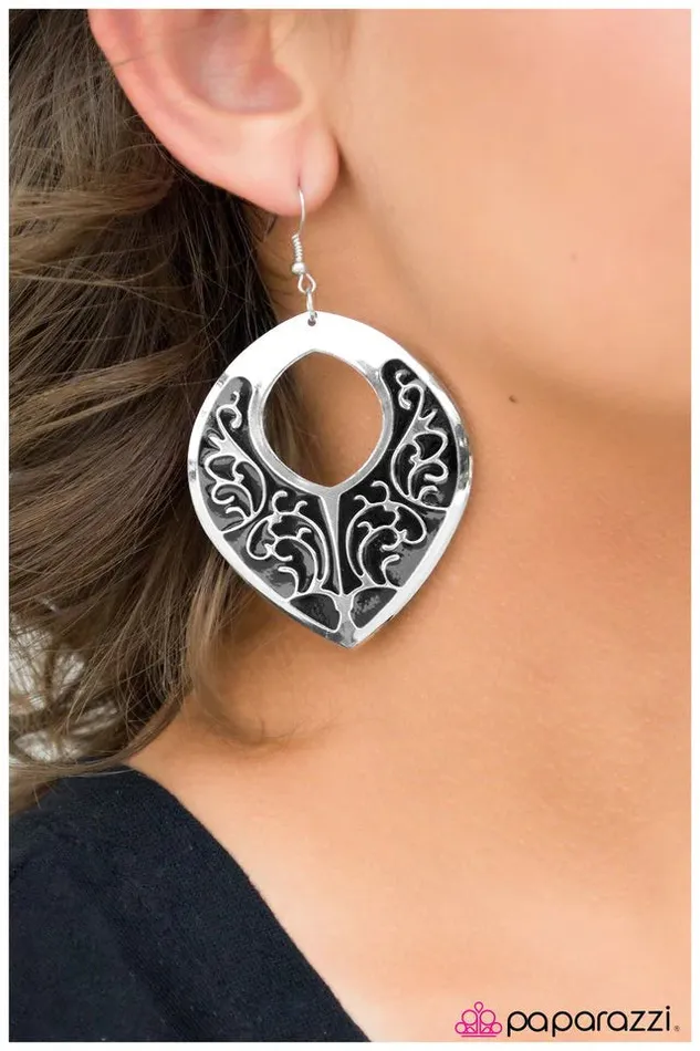 Paparazzi Jewelry Earrings Paparazzi Earring Ever Effervescent Black