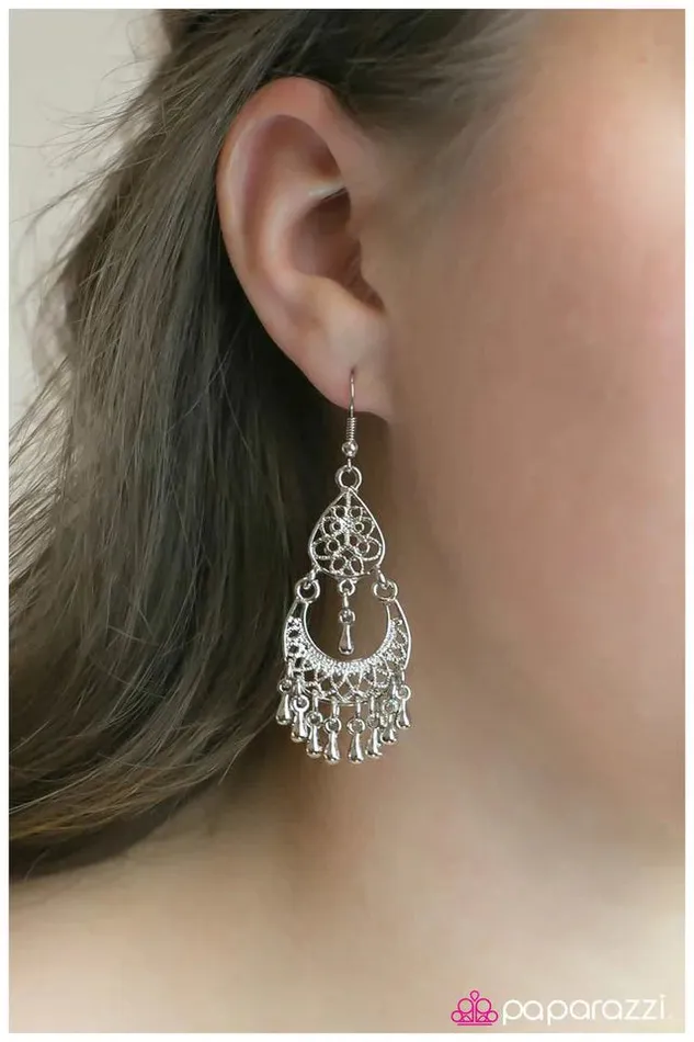 Paparazzi Jewelry Earrings Paparazzi Earring Metallic Maven Silver