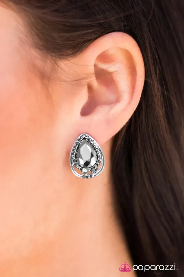 Paparazzi Jewelry Earrings Paparazzi Earring No Use Crying Silver