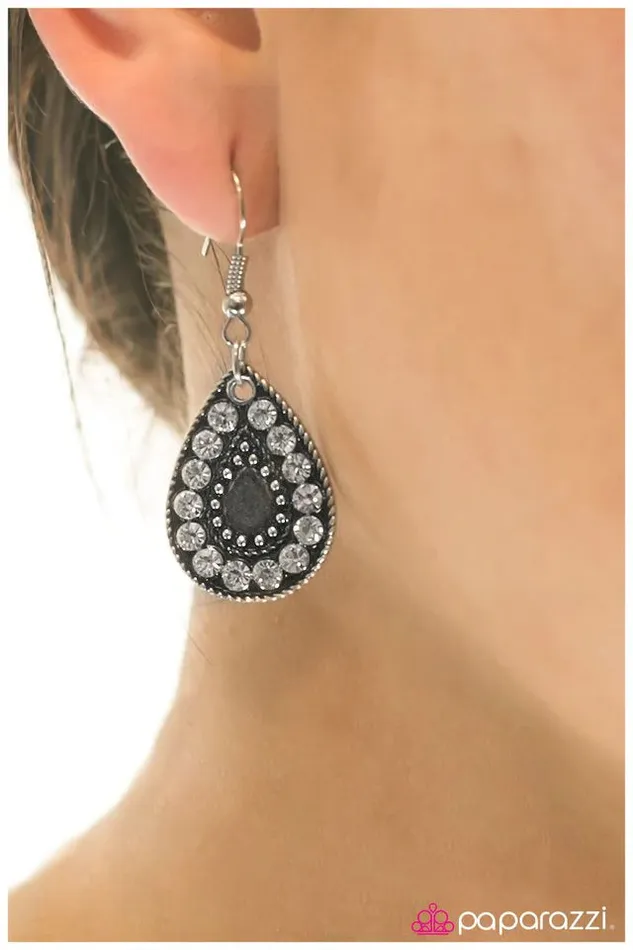 Paparazzi Jewelry Earrings Paparazzi Earring Sparkle In The Rain White