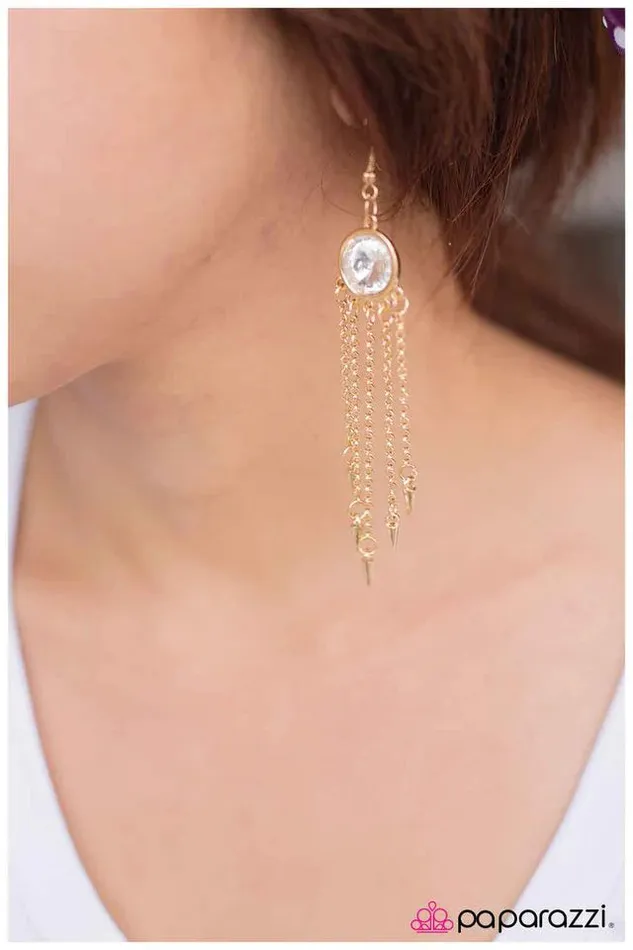 Paparazzi Jewelry Earrings Paparazzi Earring Strike a Pose Gold