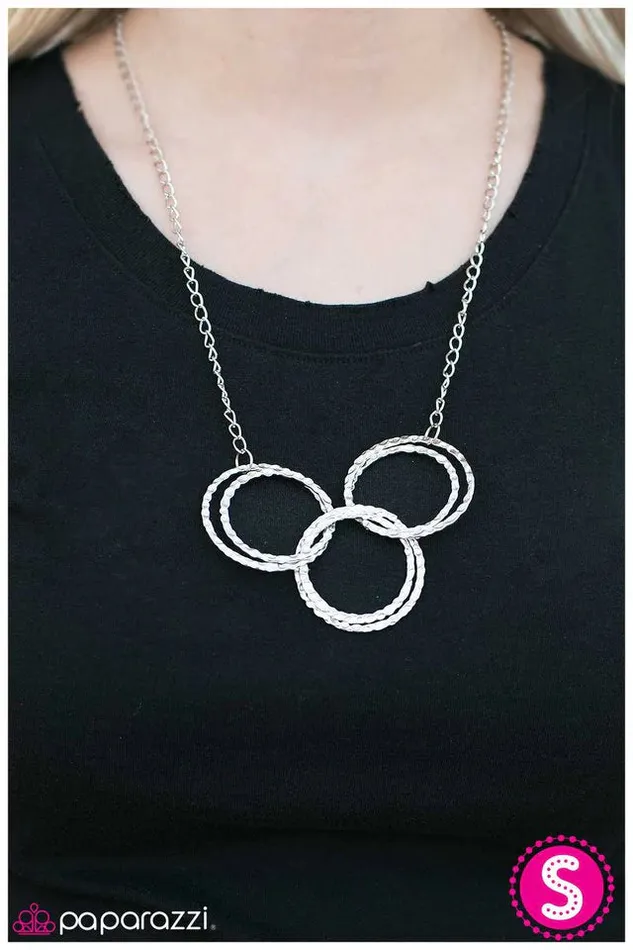 Paparazzi Jewelry Necklaces Paparazzi Necklace Going Strong Silver