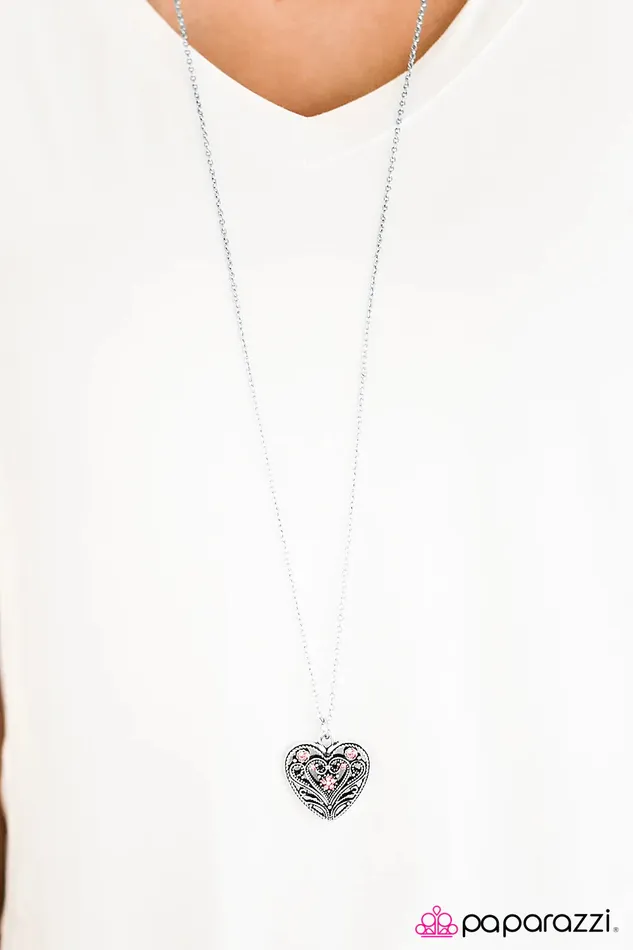 Paparazzi Jewelry Necklaces Paparazzi Necklace Wandering Heart Pink