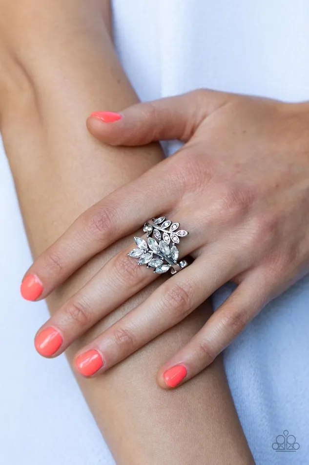Paparazzi Jewelry Rings Paparazzi Ring Glowing Gardenista White
