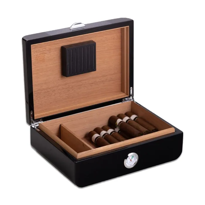 Bey Berk Dylan Carbon Fiber Design 40 Cigar Humidor Bey Berk Necklaces