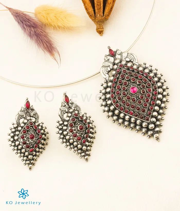 The Dvikarani Silver Pendant Set OxidisedThin Chain Silversmith Necklaces The Dvikarani Silver Pendant Set OxidisedThin Chain Silversmith Necklaces